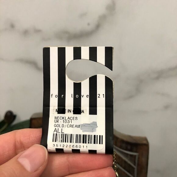 Forever 21 Gold Dove Pendant Necklace Etched - Picture 5 of 8